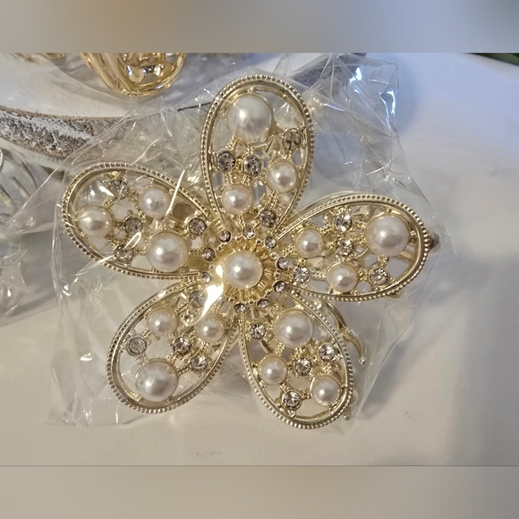 Flower Metal Claw Clips Bundle of 3 * Read Details - Picture 4 of 9